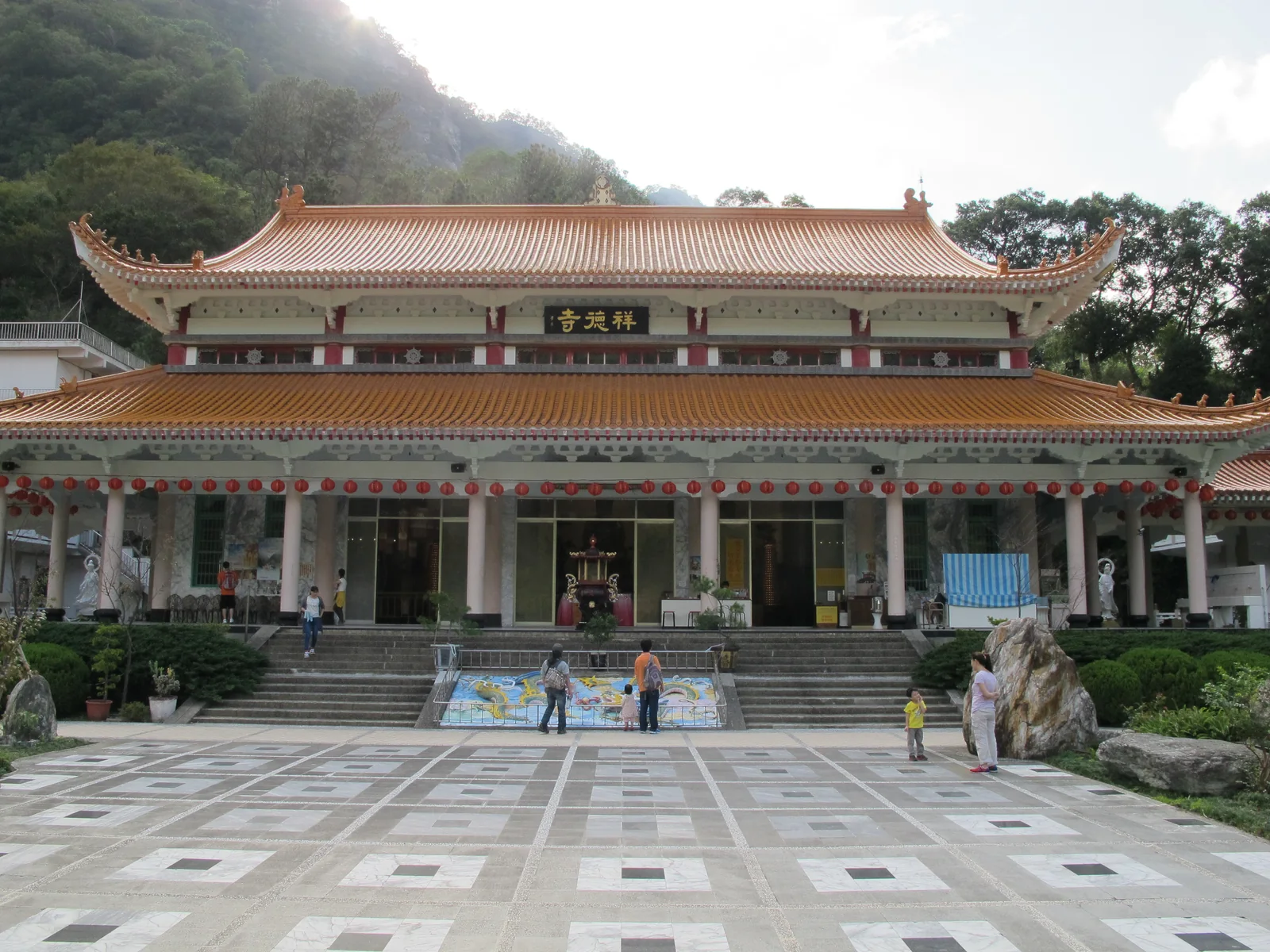 祥德寺建築位於天祥山谷與森林之間